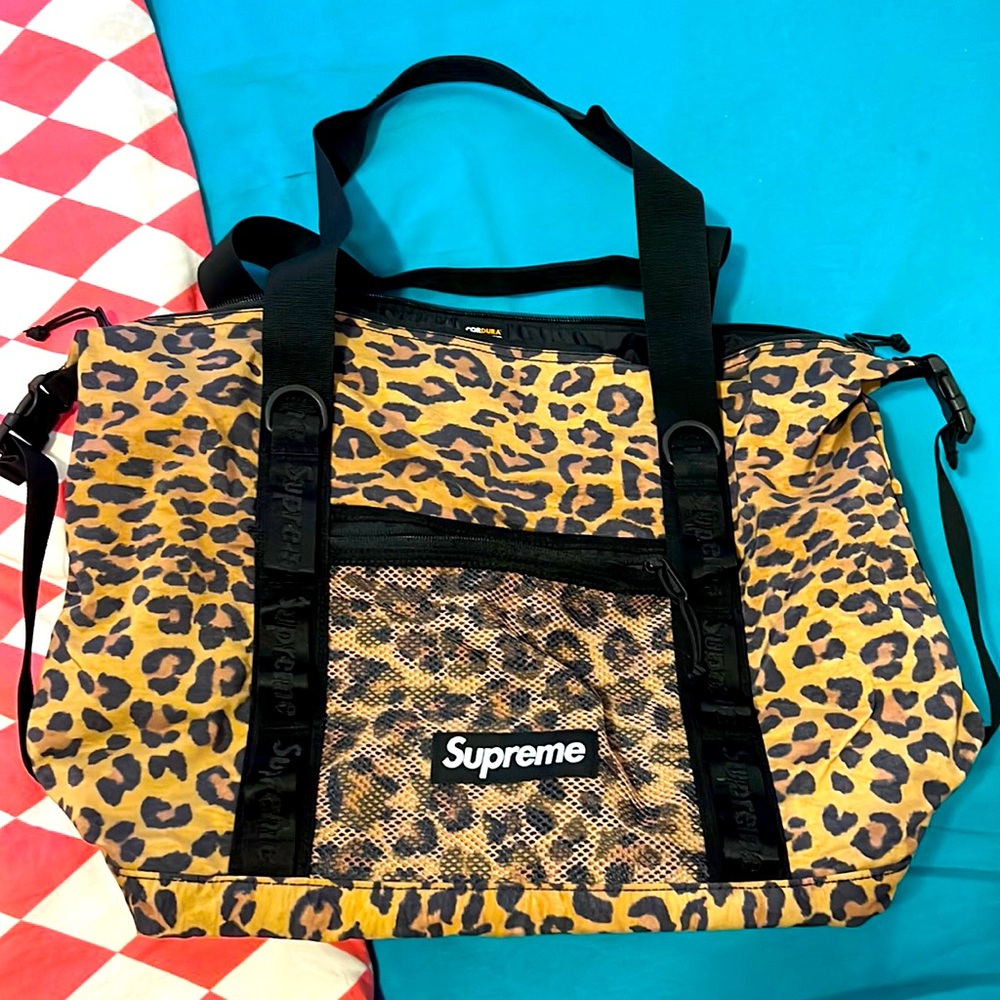 Supreme bag. 100% automatic. Zipper works amazing well.
